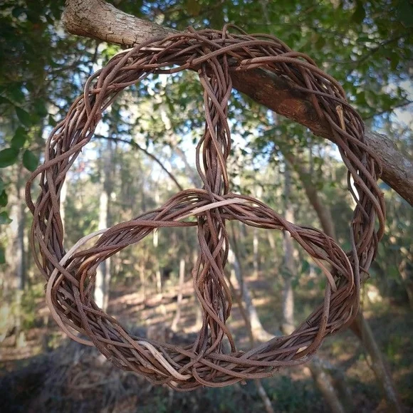 Natural Woven Peace Sign Decor - Grapevine Wreath - Picture 1 of 6